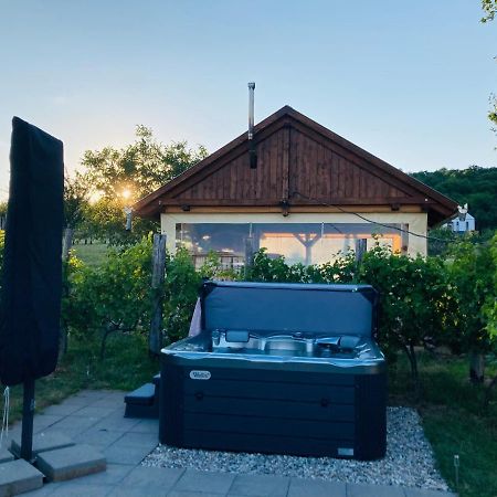Edenkert Vendeghazak Hotel Pécsvárad Exterior foto