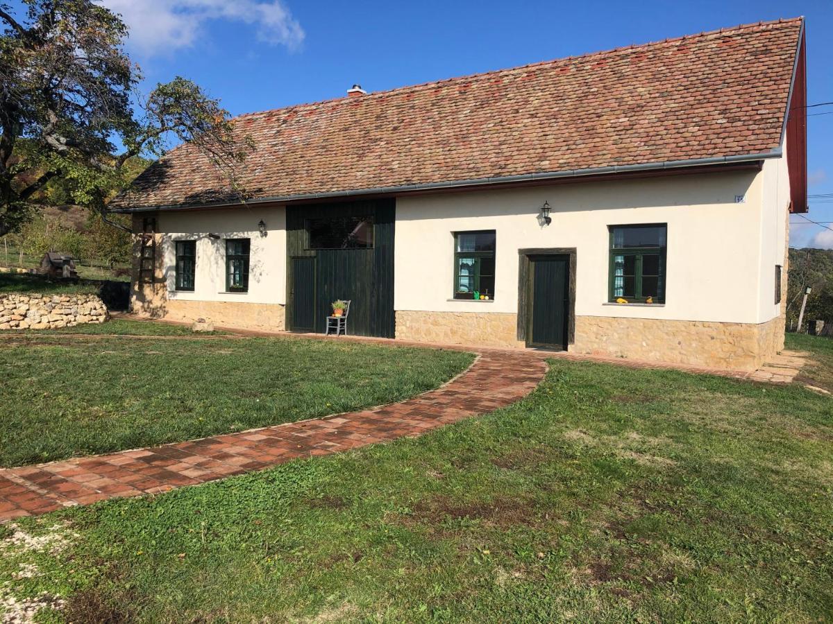 Edenkert Vendeghazak Hotel Pécsvárad Exterior foto